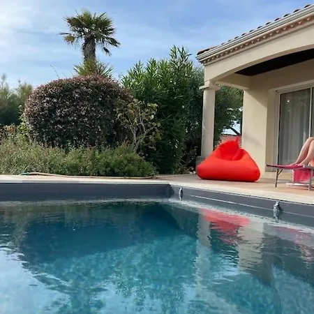 St Palais, Maison Avec Piscine A 200m De La