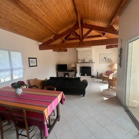 St Palais, Maison Avec Piscine A 200m De La *