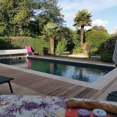 St Palais, Maison Avec Piscine A 200m De La