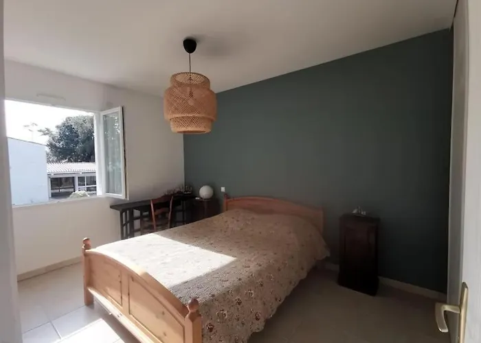 Villa St Palais, Maison Avec Piscine A 200m De La