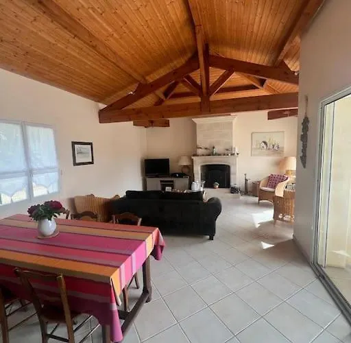 St Palais, Maison Avec Piscine A 200m De La *