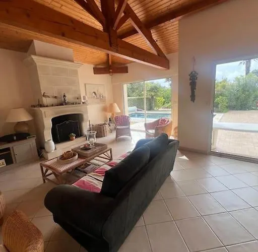 St Palais, Maison Avec Piscine A 200m De La