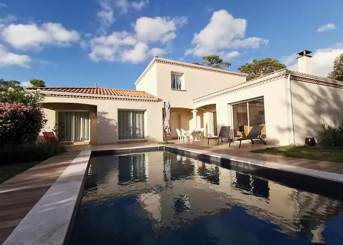 St Palais, Maison Avec Piscine A 200m De La *
