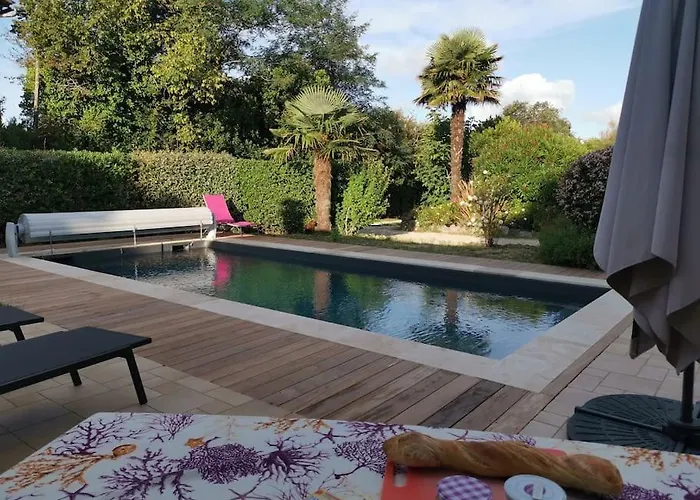 St Palais, Maison Avec Piscine A 200m De La